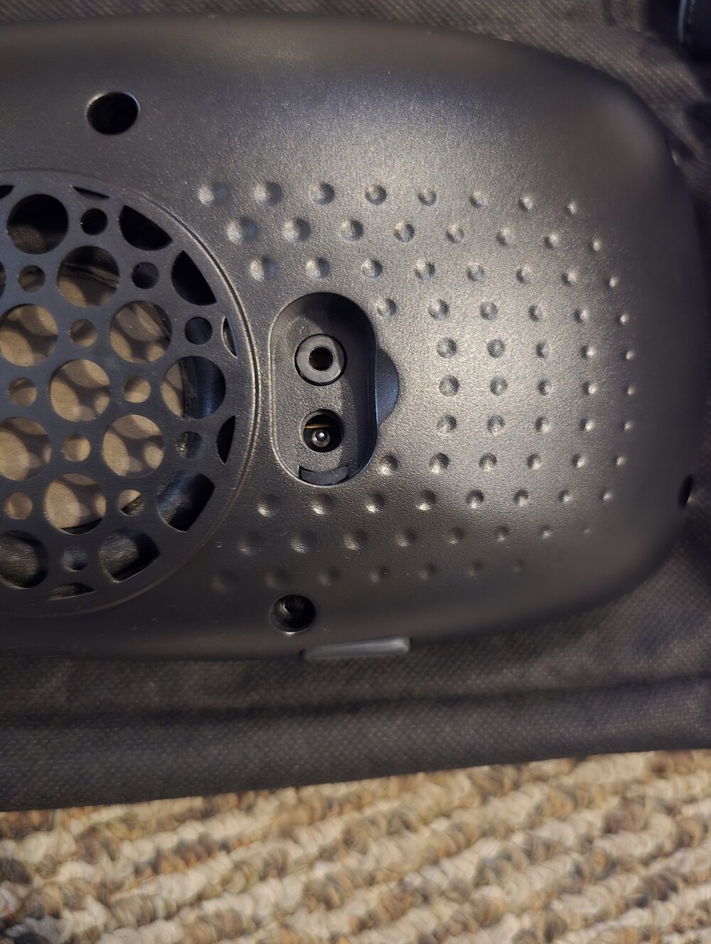 Logitech Black Portable Speaker System with Integrated Controls - Picture 4 of 4